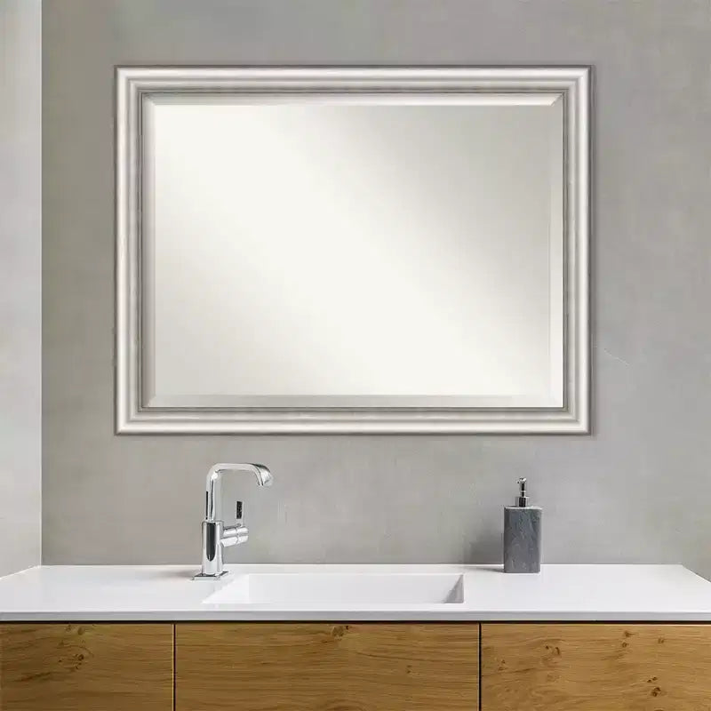 Espejo de pared enmarcado para tocador de baño de 45 x 35 pulgadas, plateado, rectangular moderno, no requiere montaje