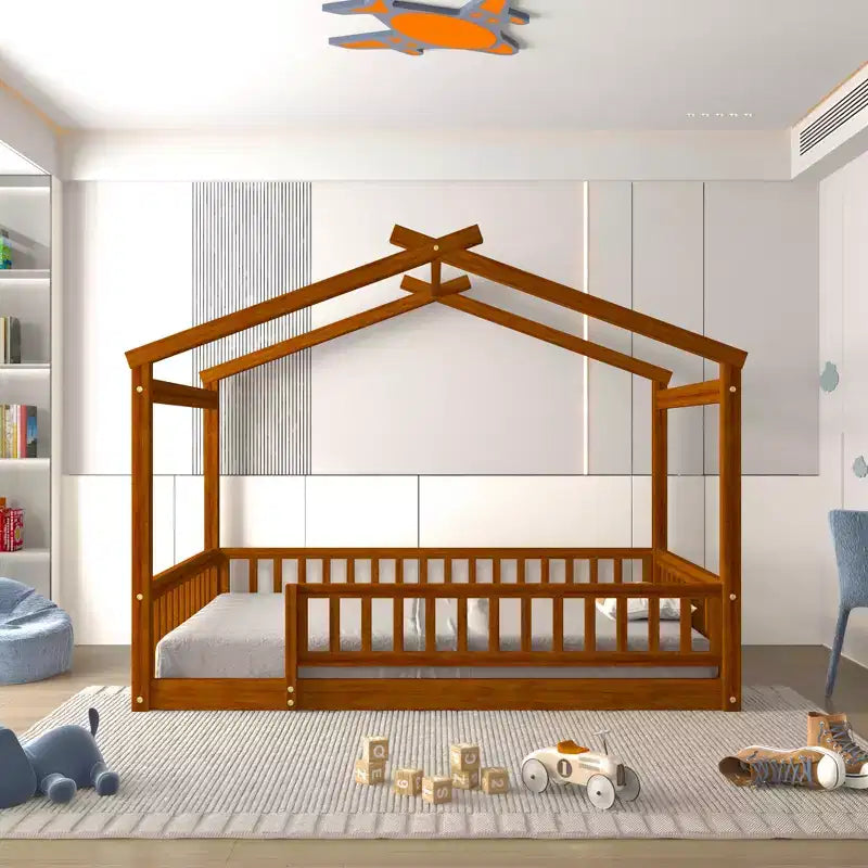 Cama de casa moderna de madera Astrid con valla